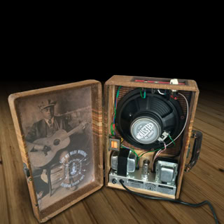 Got My Mojo Working is a boutique that carries handmade guitar tube amplifiers, especially tailored for blues music. Each and every piece is entirely handmade and customized based on the artist’s needs. Our instruments are not replicas of  known amplifiers, they are all made of original circuits.