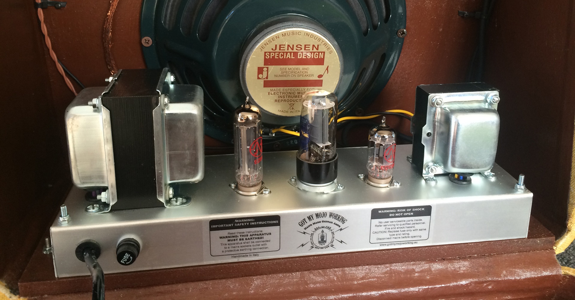 Got My Mojo Working is a boutique that carries handmade guitar tube amplifiers, especially tailored for blues music. Each and every piece is entirely handmade and customized based on the artist’s needs. Our instruments are not replicas of  known amplifiers, they are all made of original circuits.